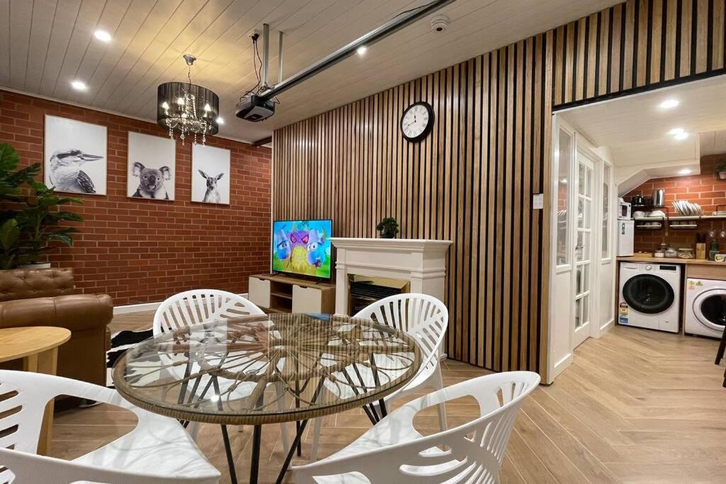 Lovely Brick Cottage With Amazing Water View Hobart Exterior photo