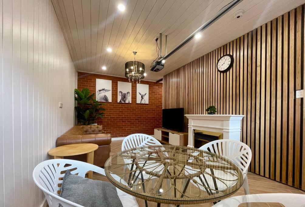 Lovely Brick Cottage With Amazing Water View Hobart Exterior photo